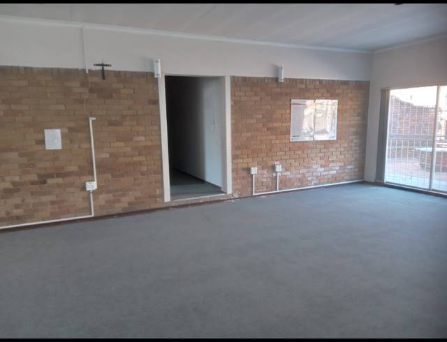 348M² BUILDING TO LET IN APEX